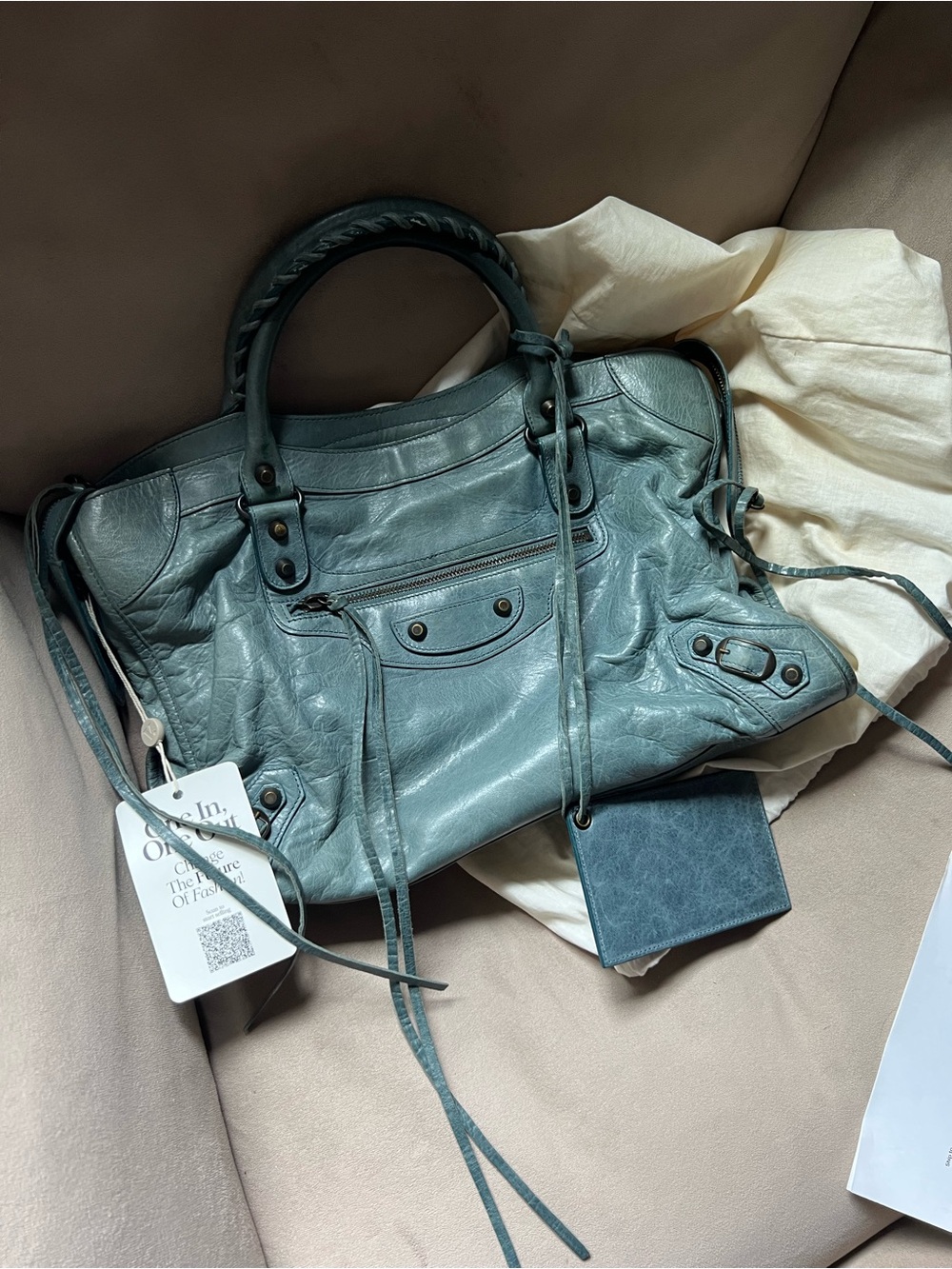 Balenciaga Classic Leather City Bag - Picture 13 of 16